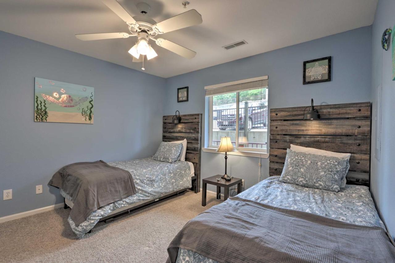 The Lake Escape With Balcony And Pool Access! Camdenton Esterno foto