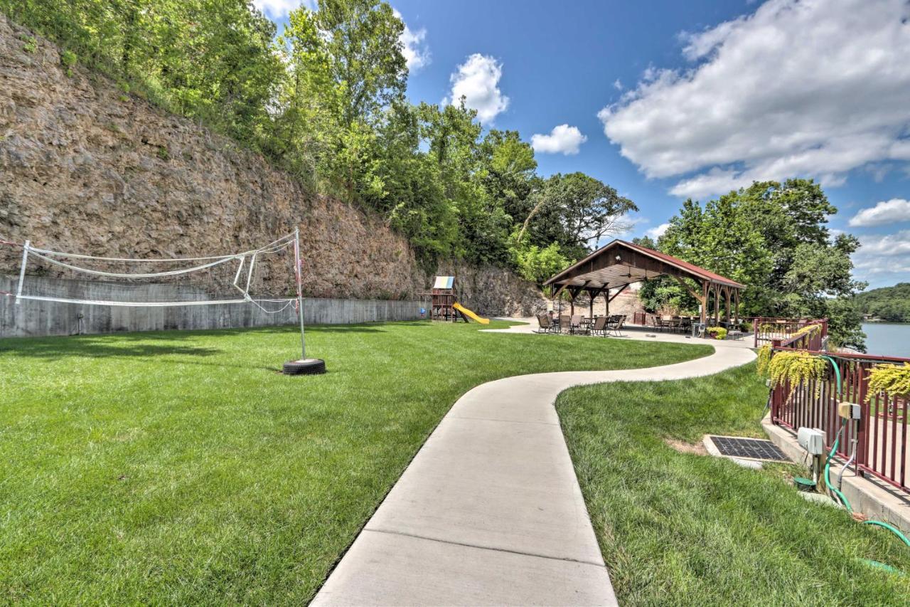 The Lake Escape With Balcony And Pool Access! Camdenton Esterno foto